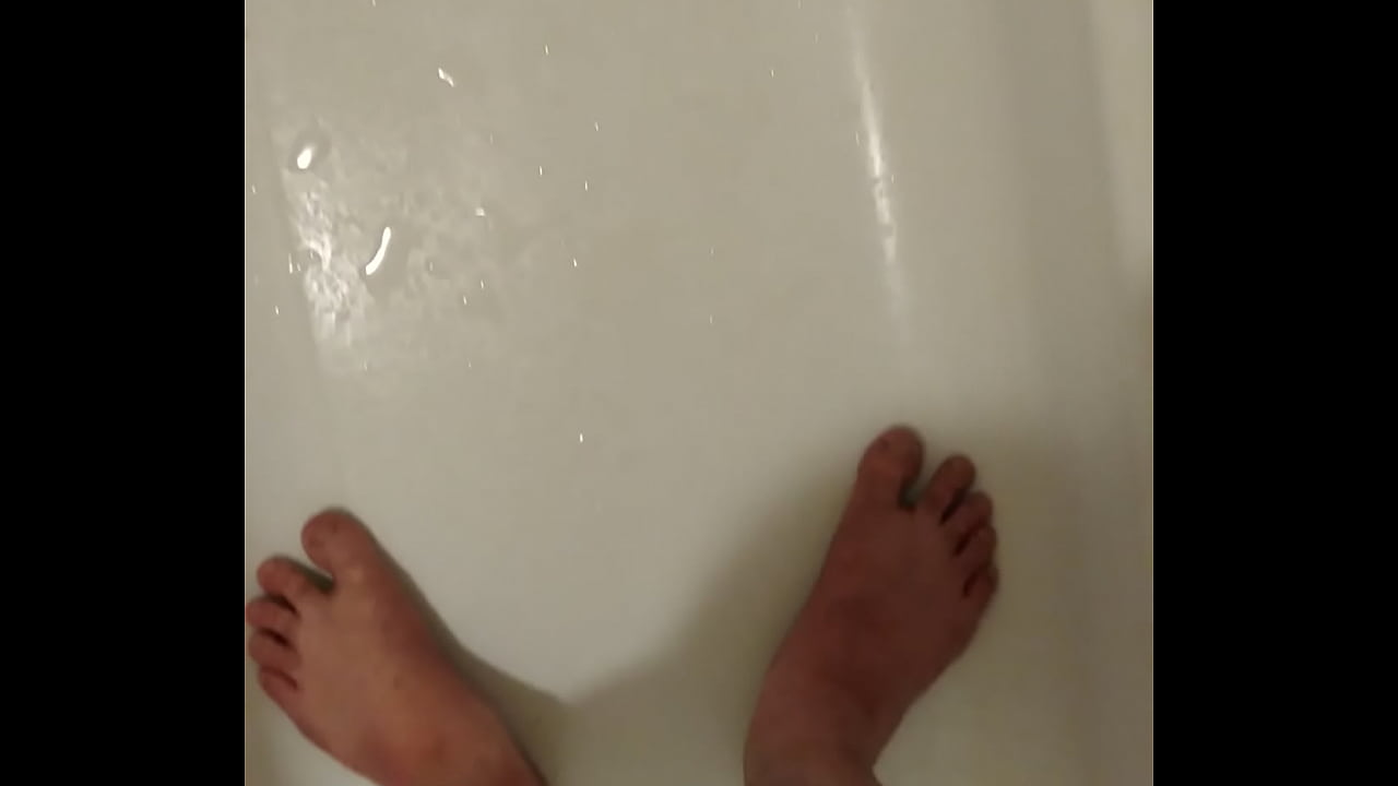 piss, & get piss on my feet, & jerk off in tub