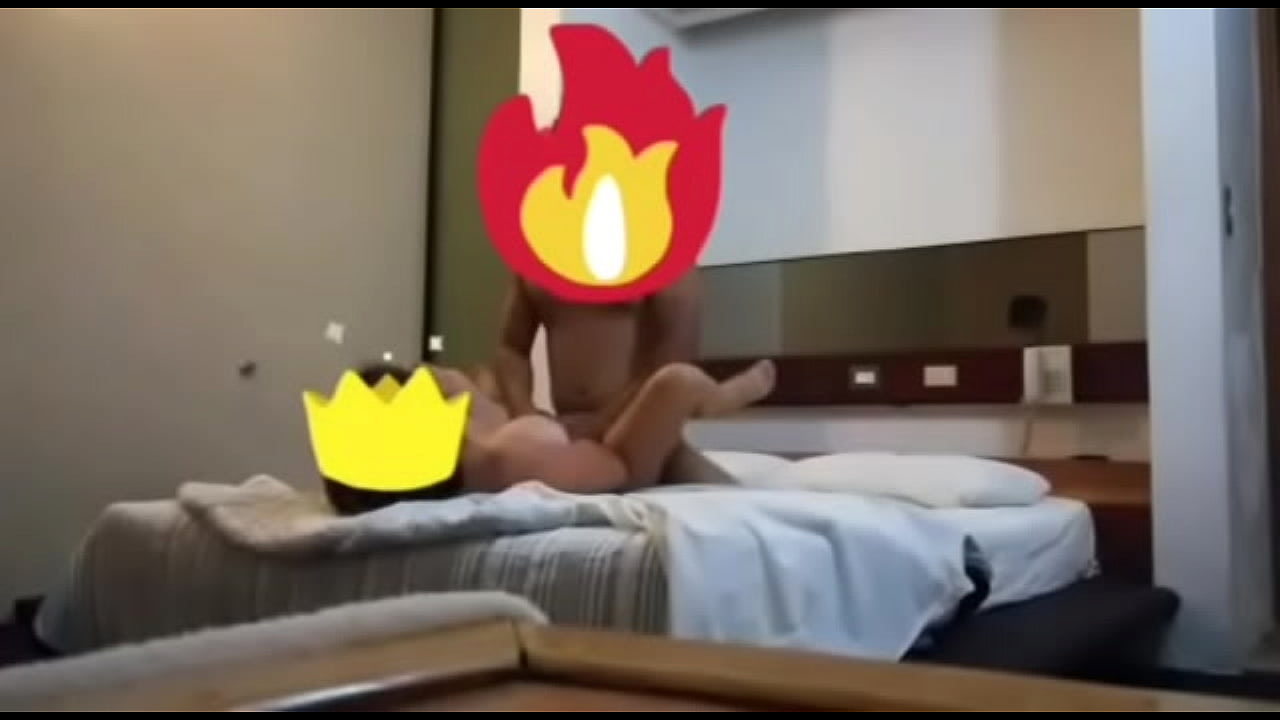 Cogiendo en motel, pide más y le doy