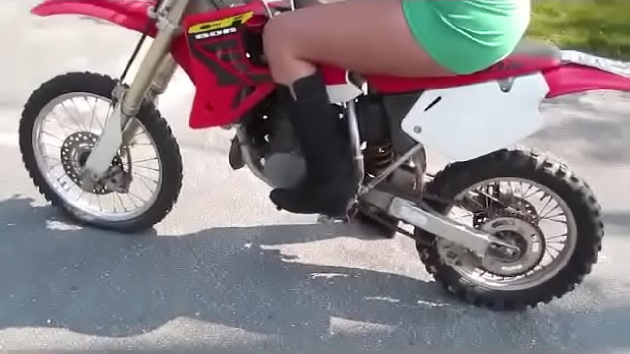 girl revving a dirtbike