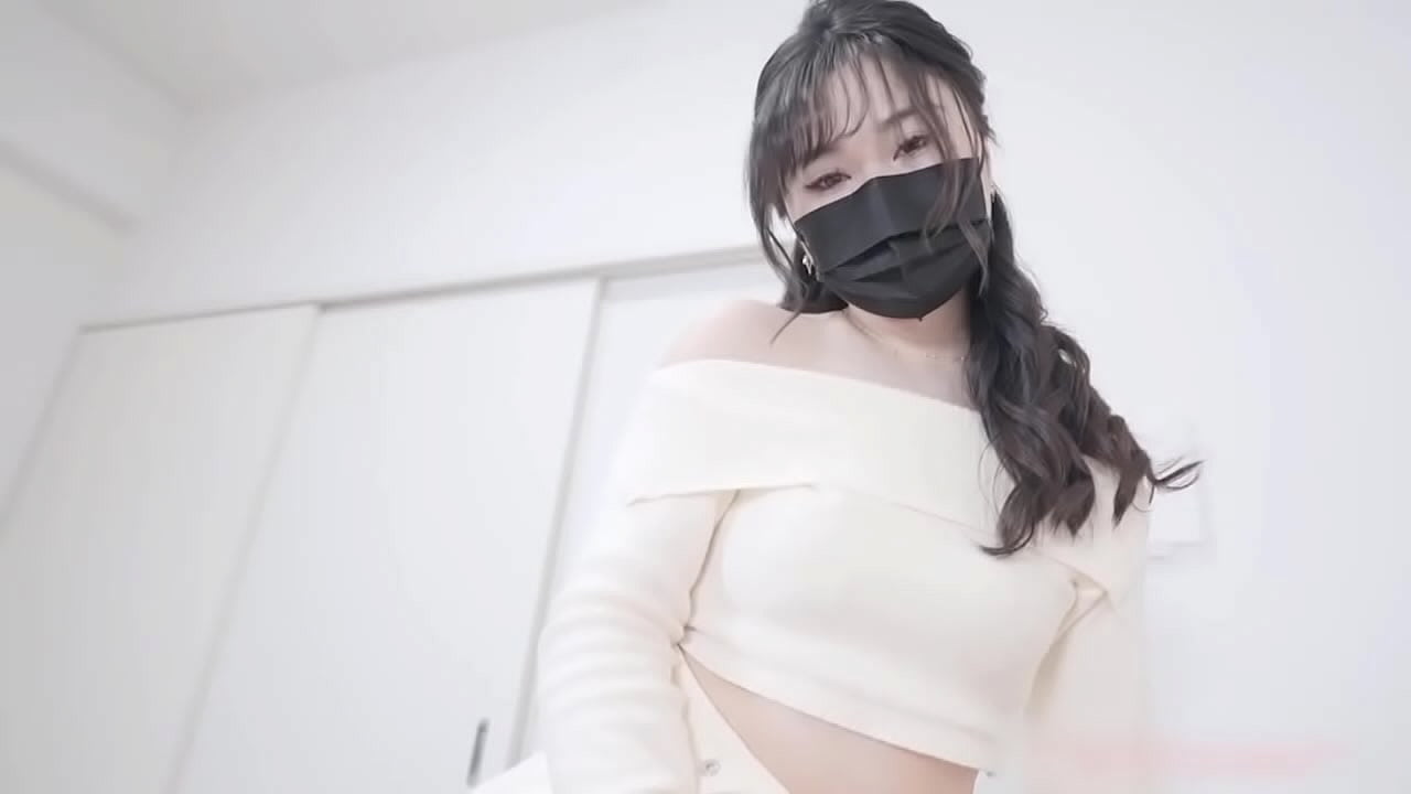 美女老师为了升职竟然勾引校长儿子