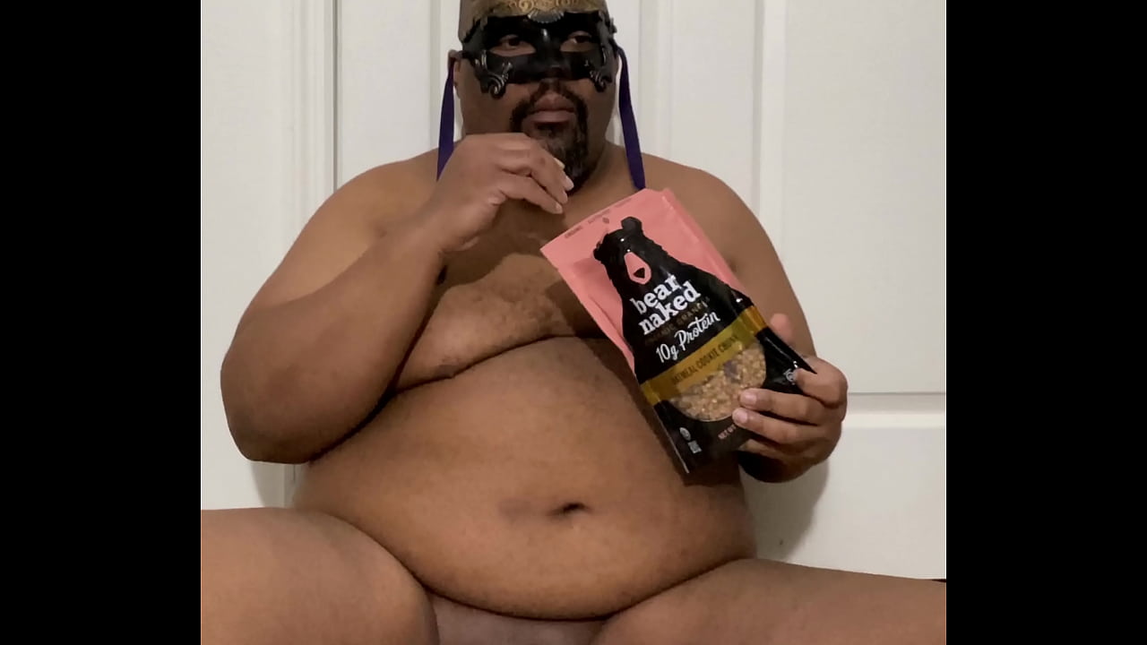 Ssecnirpnailati Oso Desnudo Comiendo Oso Desnudo. ¿Habías comido esta gronola antes?