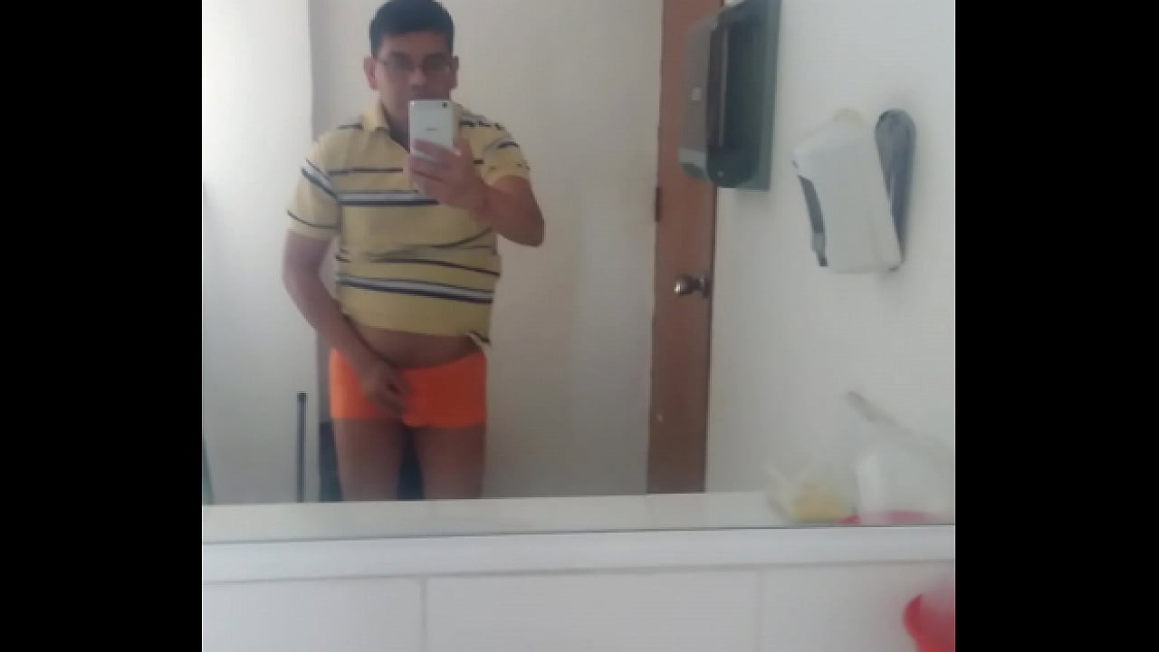 Estoy muy sexy en el WC de la oficina 2