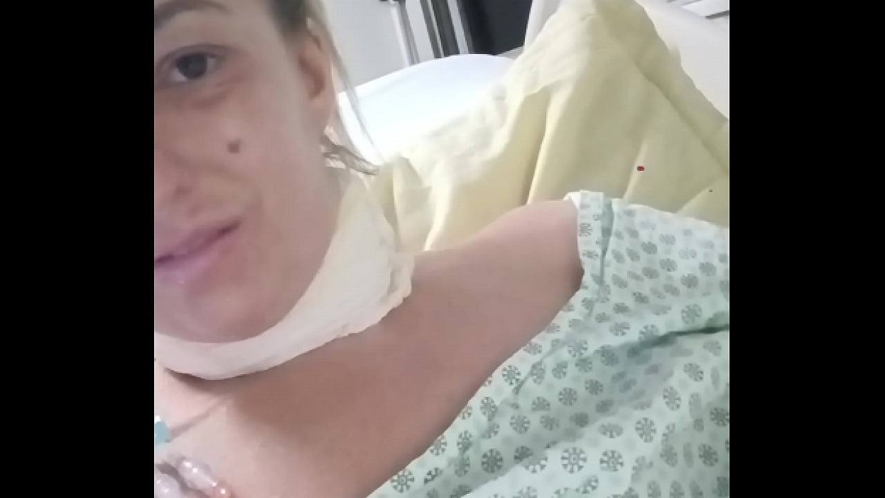 Julia Fontanelli masturbando no hospital