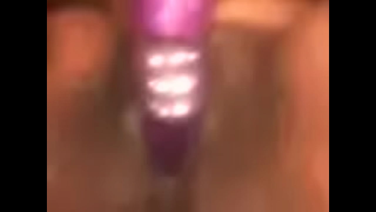 los angeles hoodpussy masturbating w/ dildo