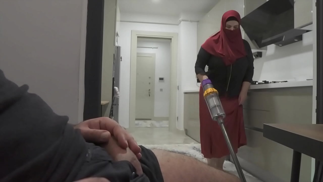 MAID CATCHES MAN JERKING OFF