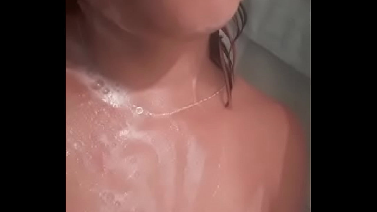 muy rico com marcela rico diaz bañandome