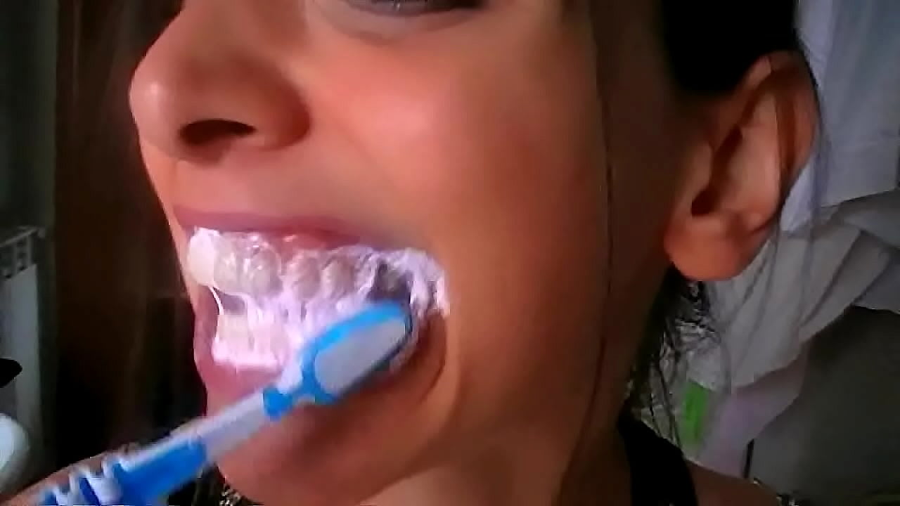 Fetish Obsession for saliva, spits, mouth and teeth