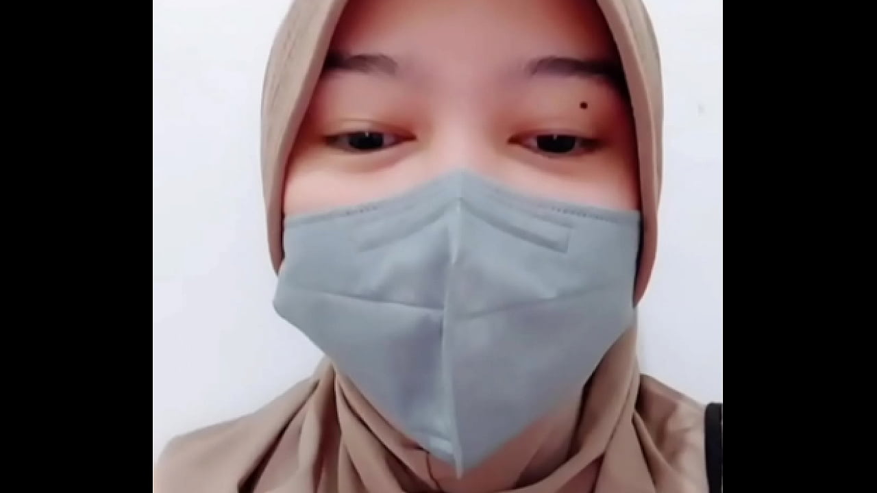 Senangnya punya pacar cantik berjilbab doyan ngentot