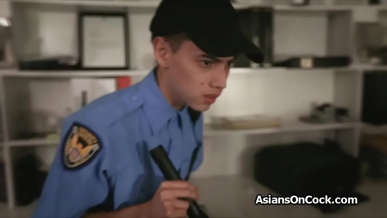 Sexy Asian ninja sucks guards dick