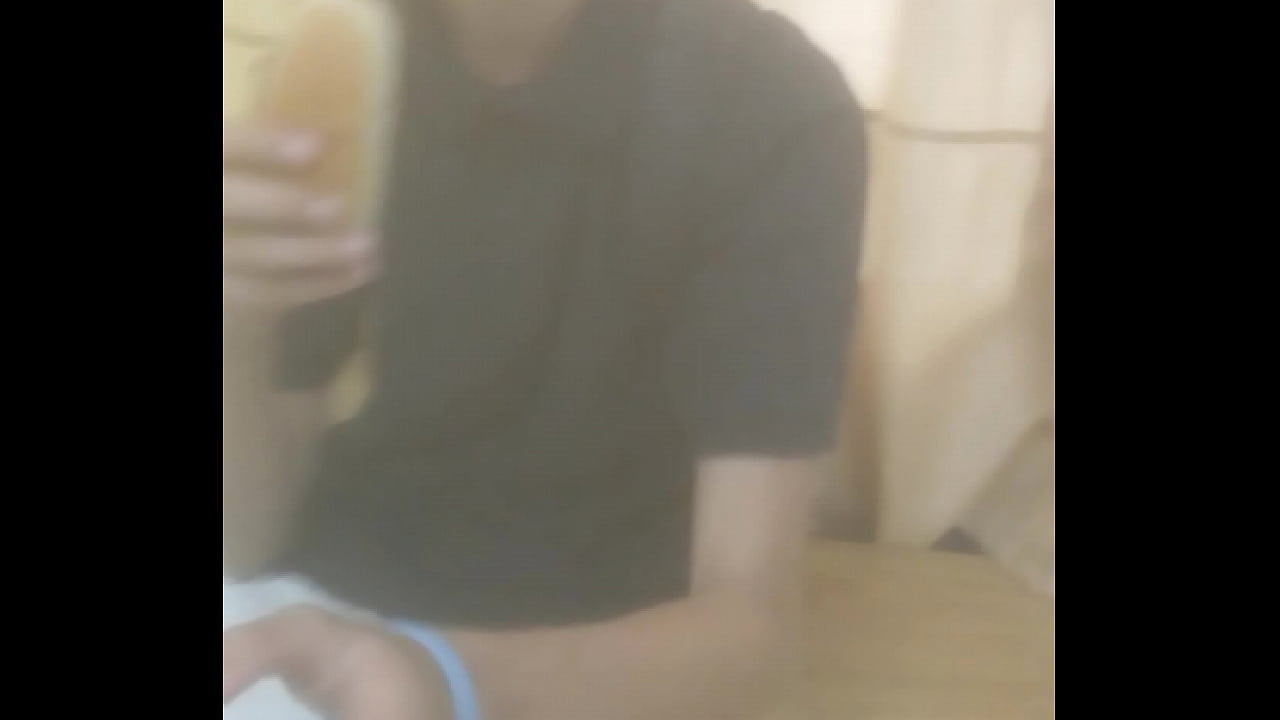 Luiz gostoso comendo pâo