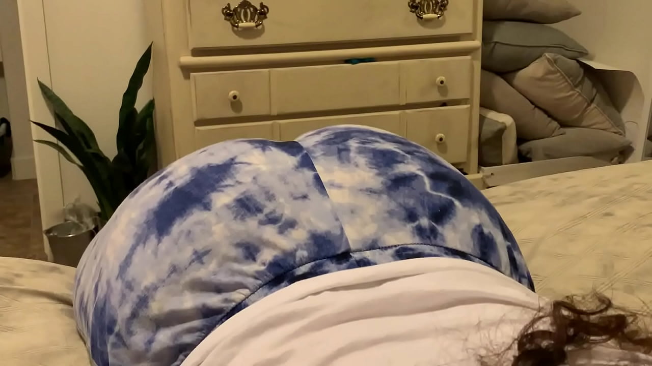 Wife’s big ass jiggling and shaking