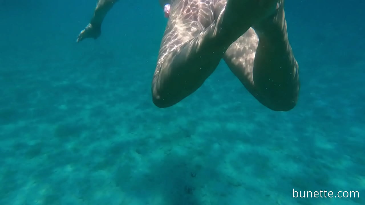 Swimming with my butt plug in the ocean