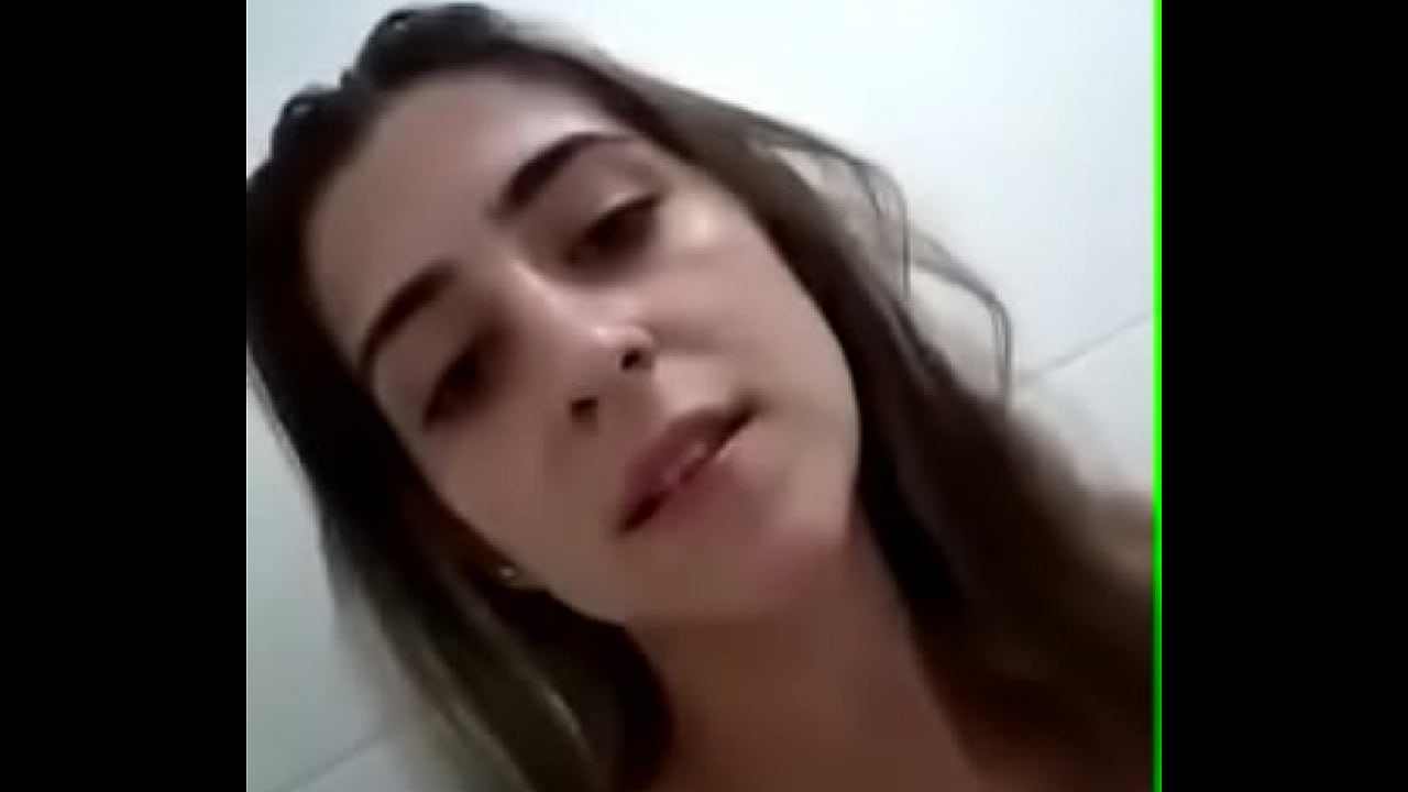 Novinha se mostrando