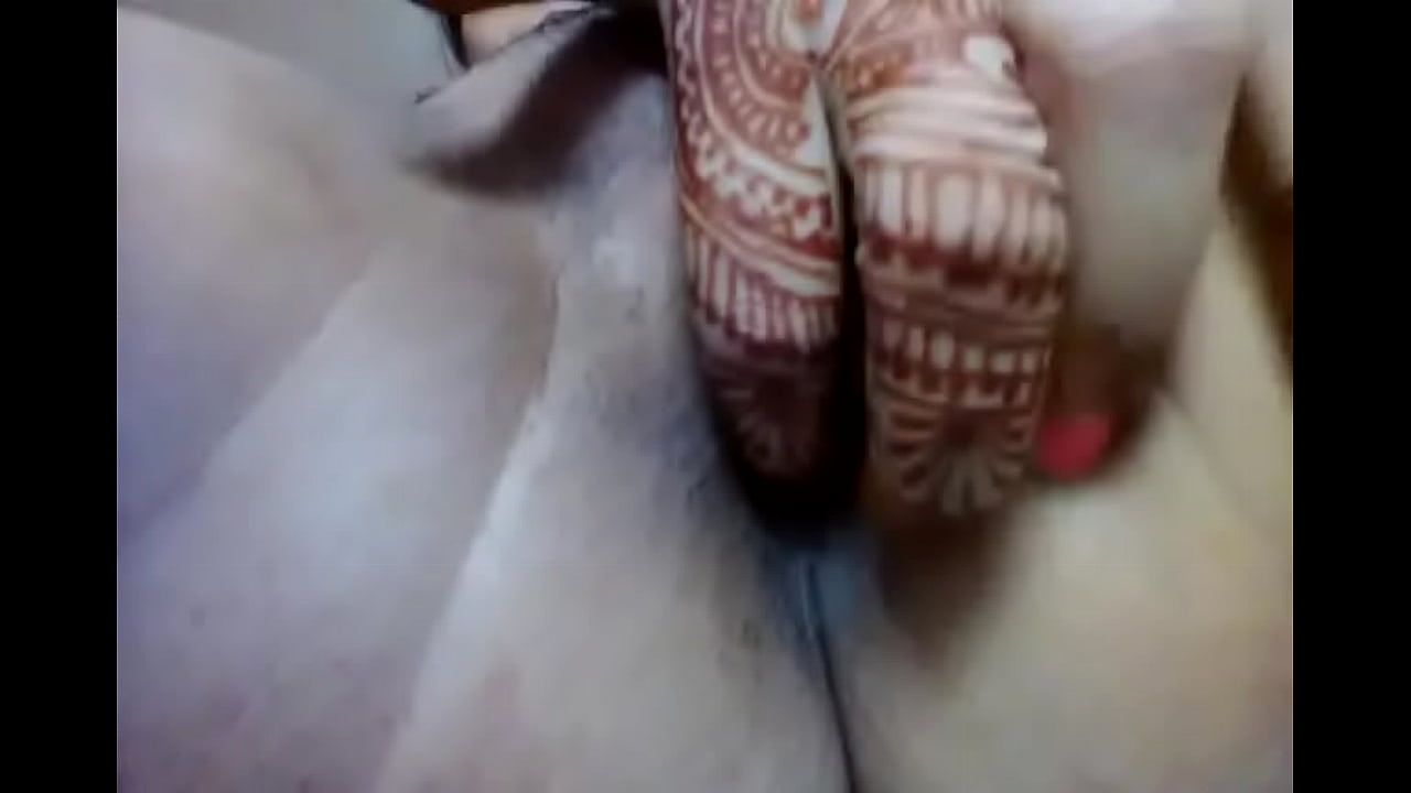 newly bhabhi showing her sexy chut.