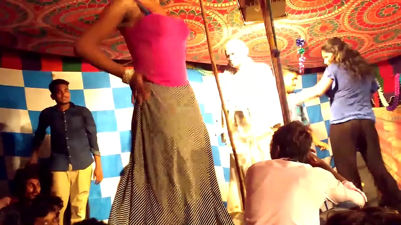 indian girls dancing in public