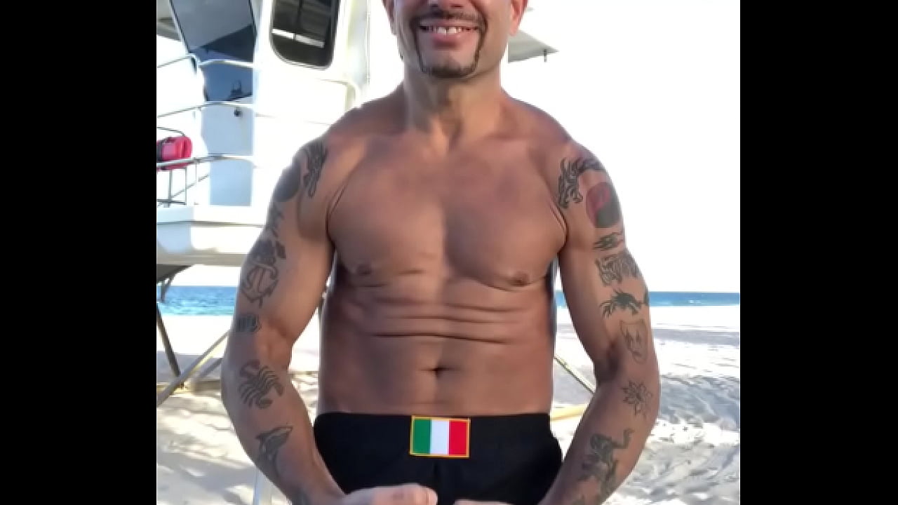 RIPPED ABS ITALIAN MAN