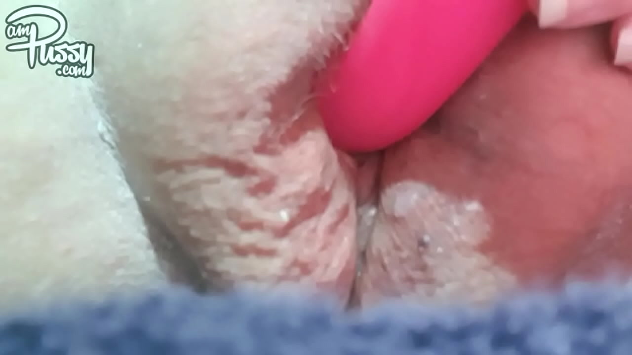 Wet pussy, vibrator on clit, amateur