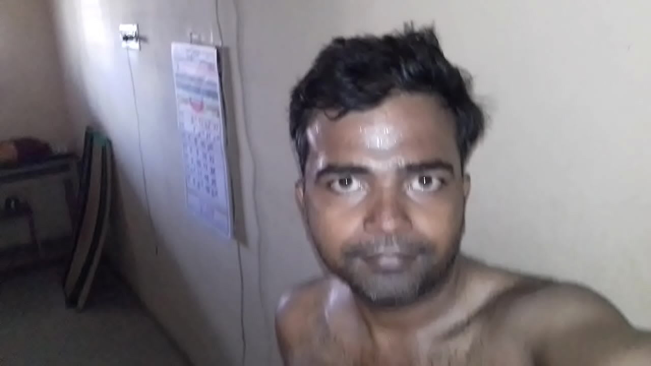 indian guy nude pissing