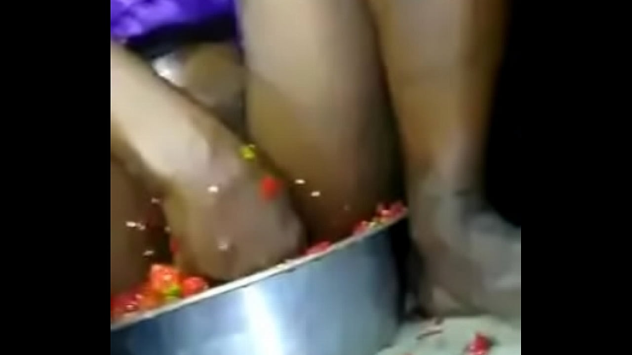 Grinding Hot Pepper in Pussy and cuming