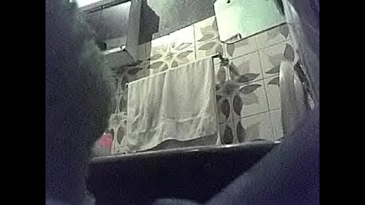 My step daddy Pissing - hide cam