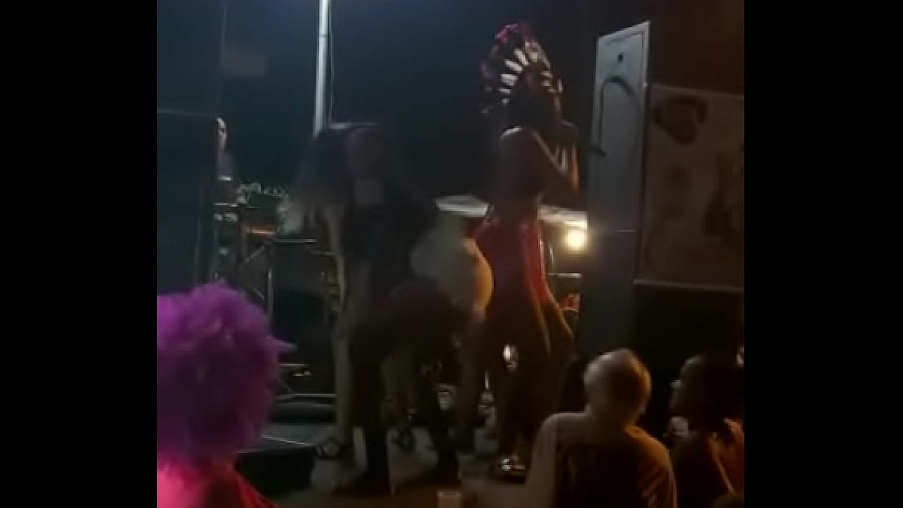 Peladinha no baile funk