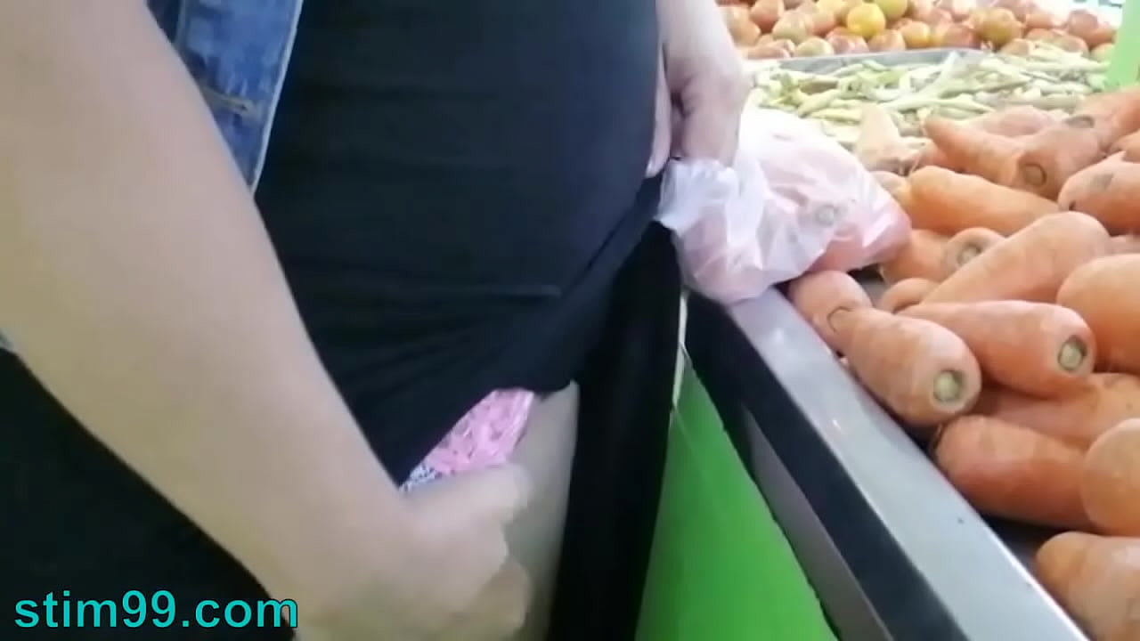 Japanese Wife Cervix Fucking with a Carrot and big sextoy dildo