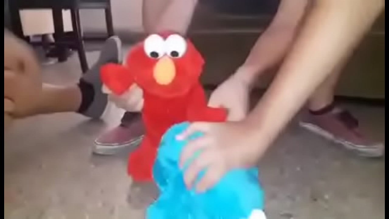 Elmo el Destroza Galleta (UNCENSORED)