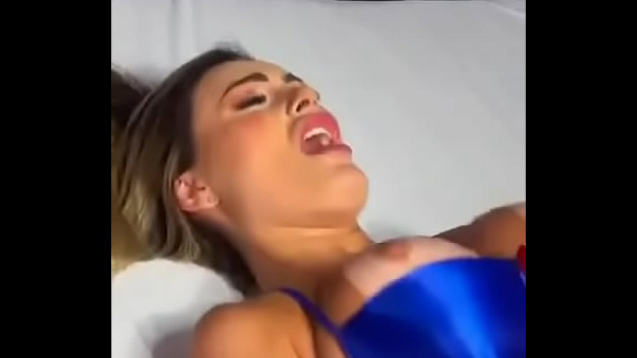 Andressa Urach com Anão Pirocudo filmado pelo filho dela