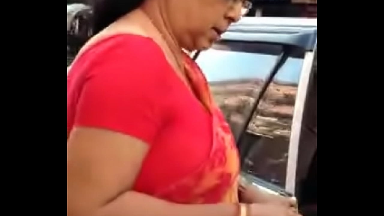 My favourite type of aunty with big boobs and sexy back