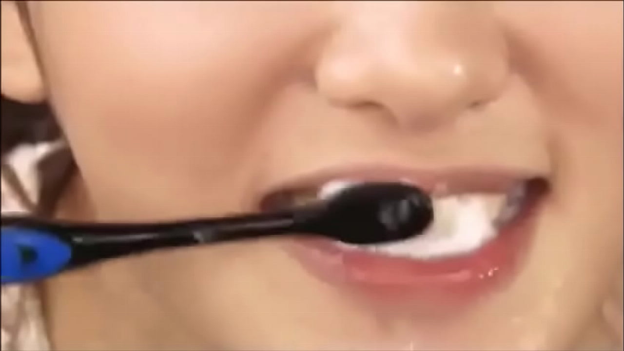 CUM BRUSHING 12