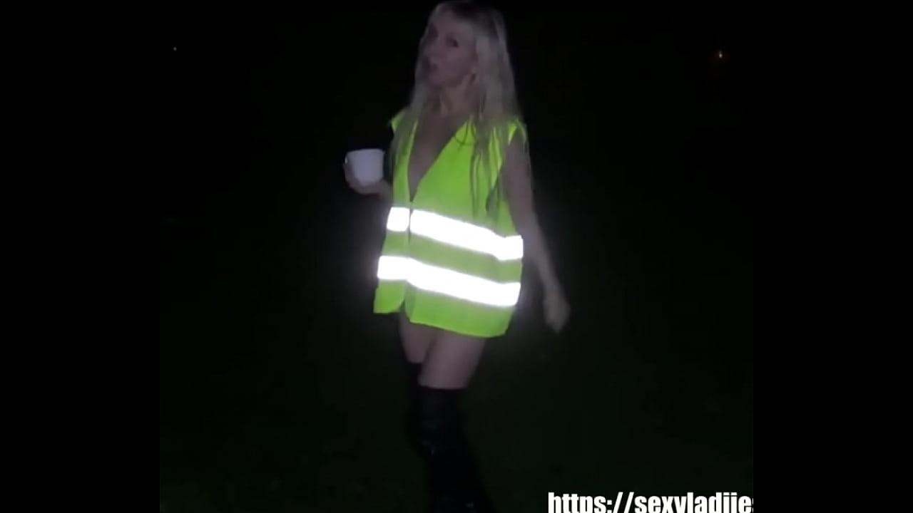 HORNY YELLOW VEST SHOW NAKED BODY