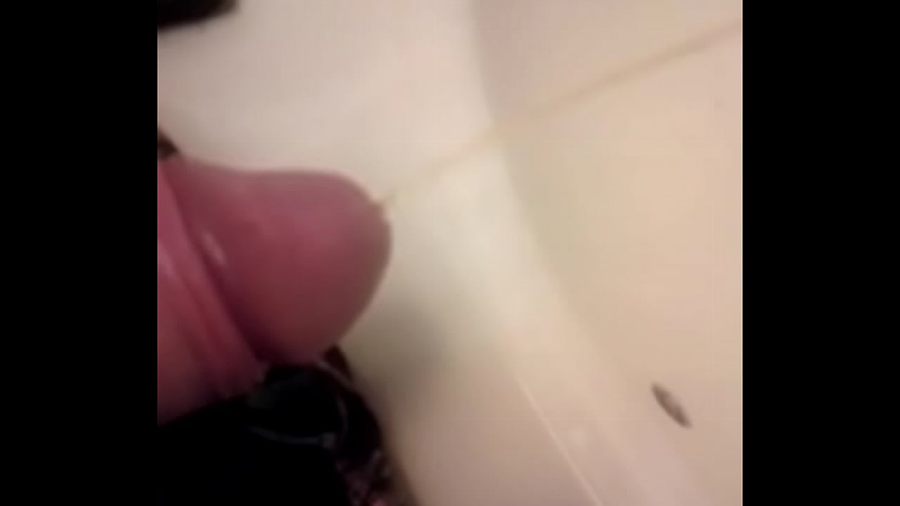hubby pissing