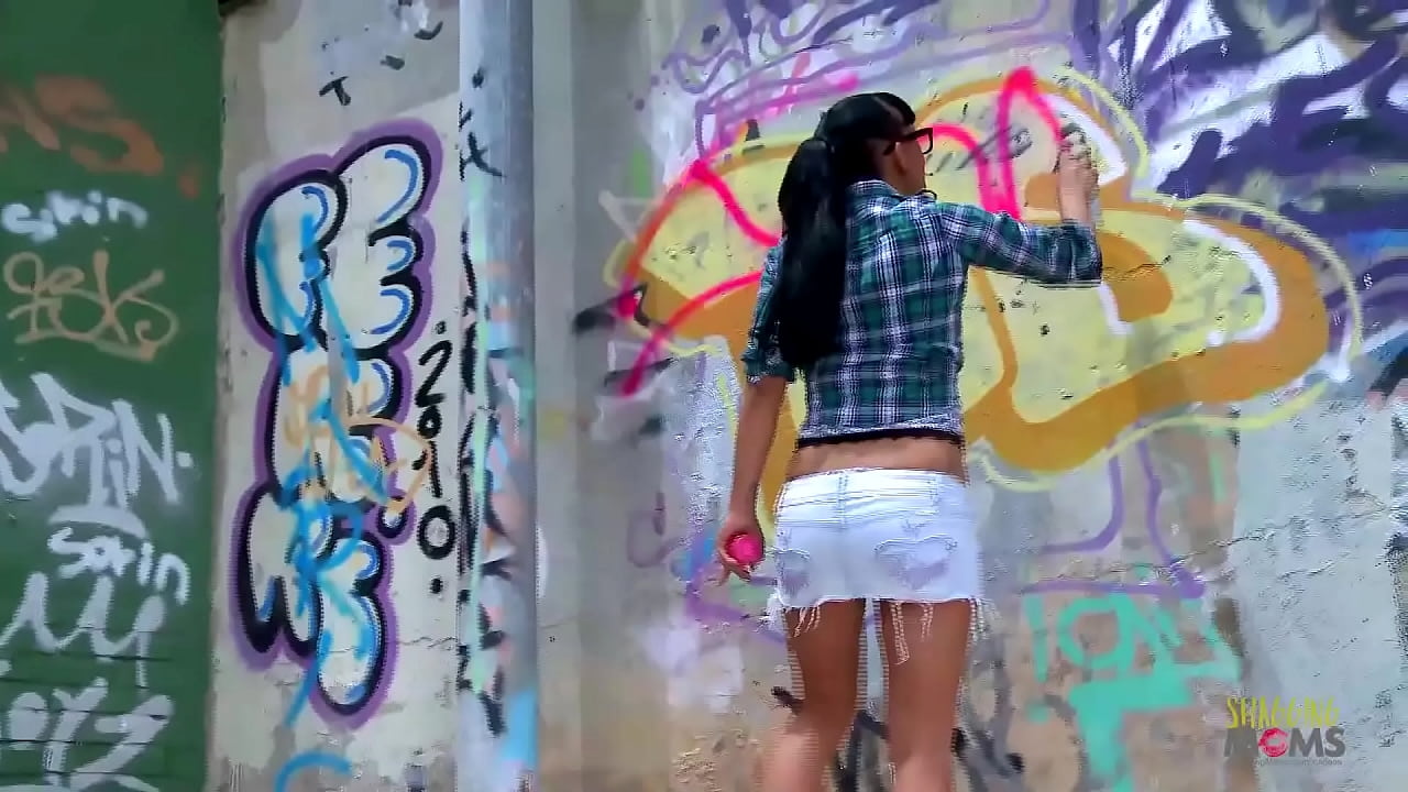 Tagging a wall outdoors ends up with the milf pleading for forgiveness with anal sex