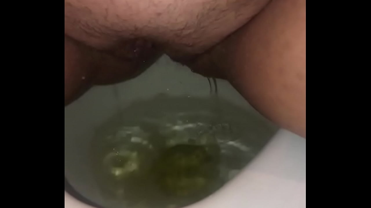 Big woman pissing