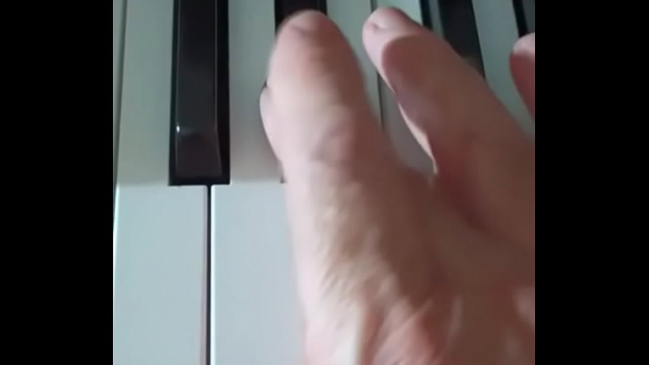 Nude Chromatic/Enharmonic Keyboard Technique