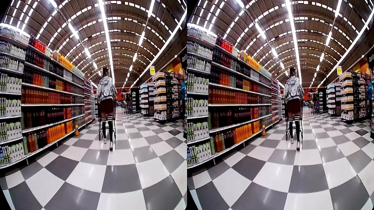 Pussy flashing in the supermarket VR