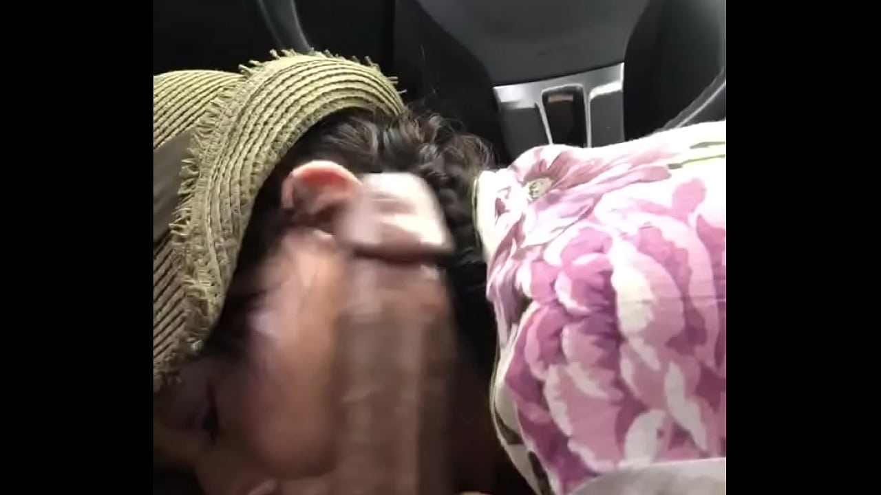 Mini bitch sucking so good