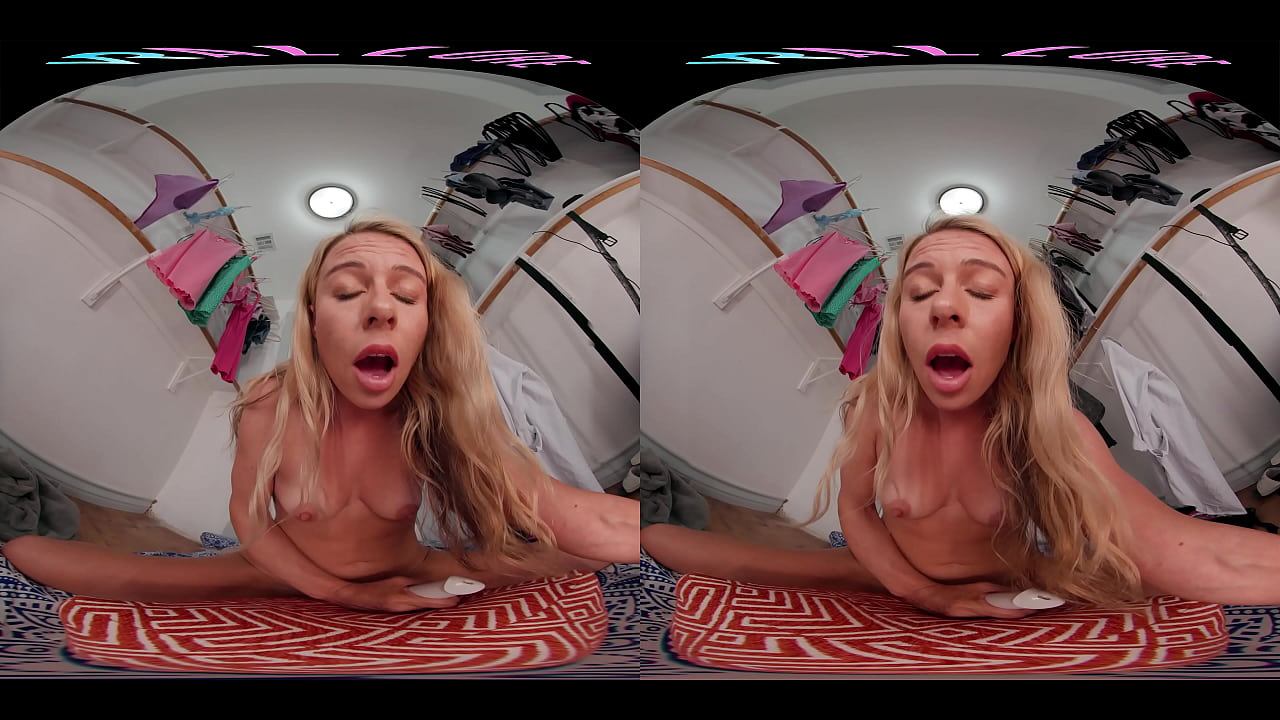 Skinny blonde plays with her vibrator in virtual reality