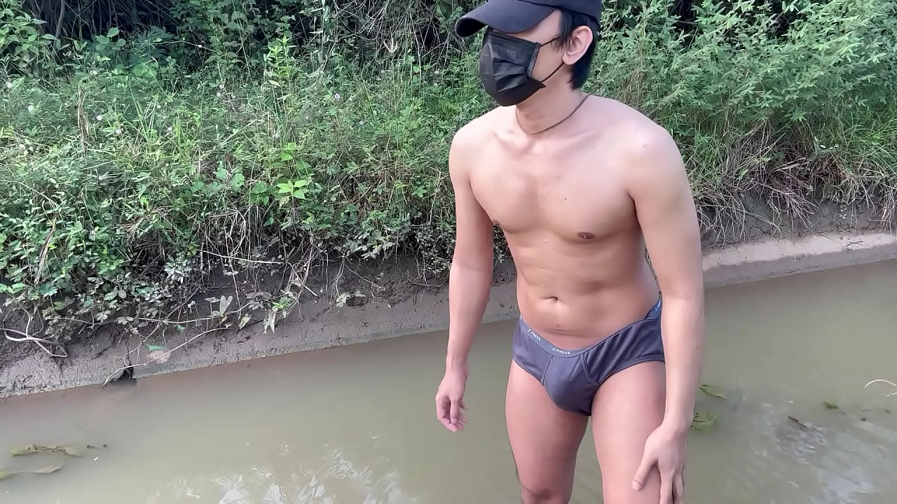 Waiting for a fishing friend Public cumshot.