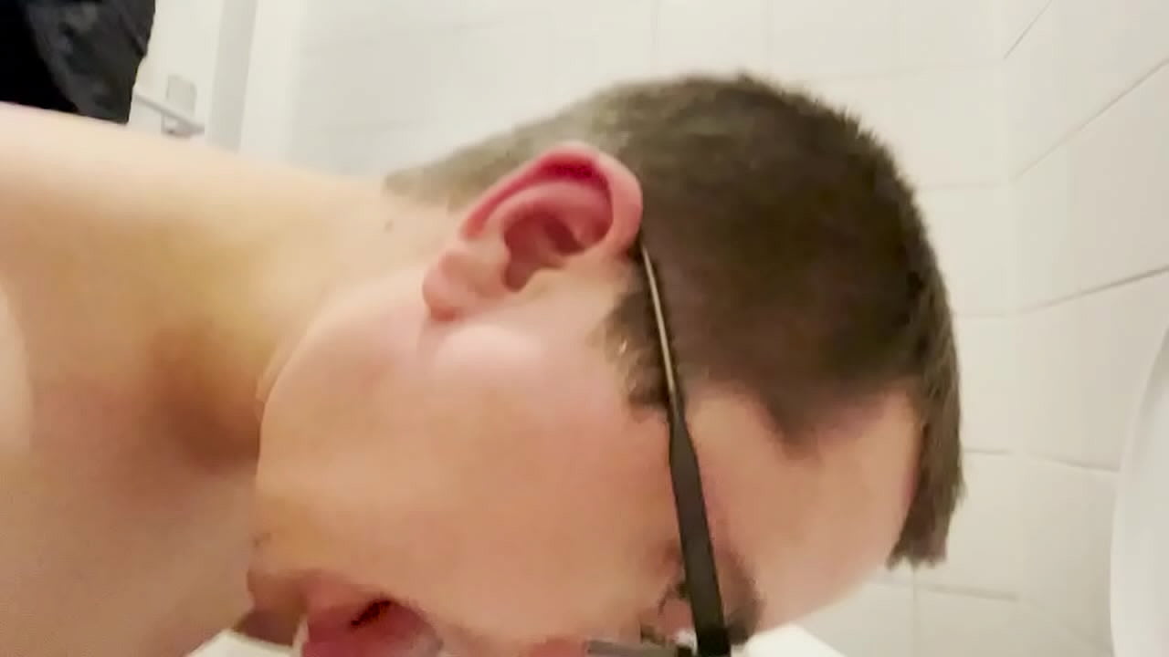 faggot licks it all clean in a public restroom