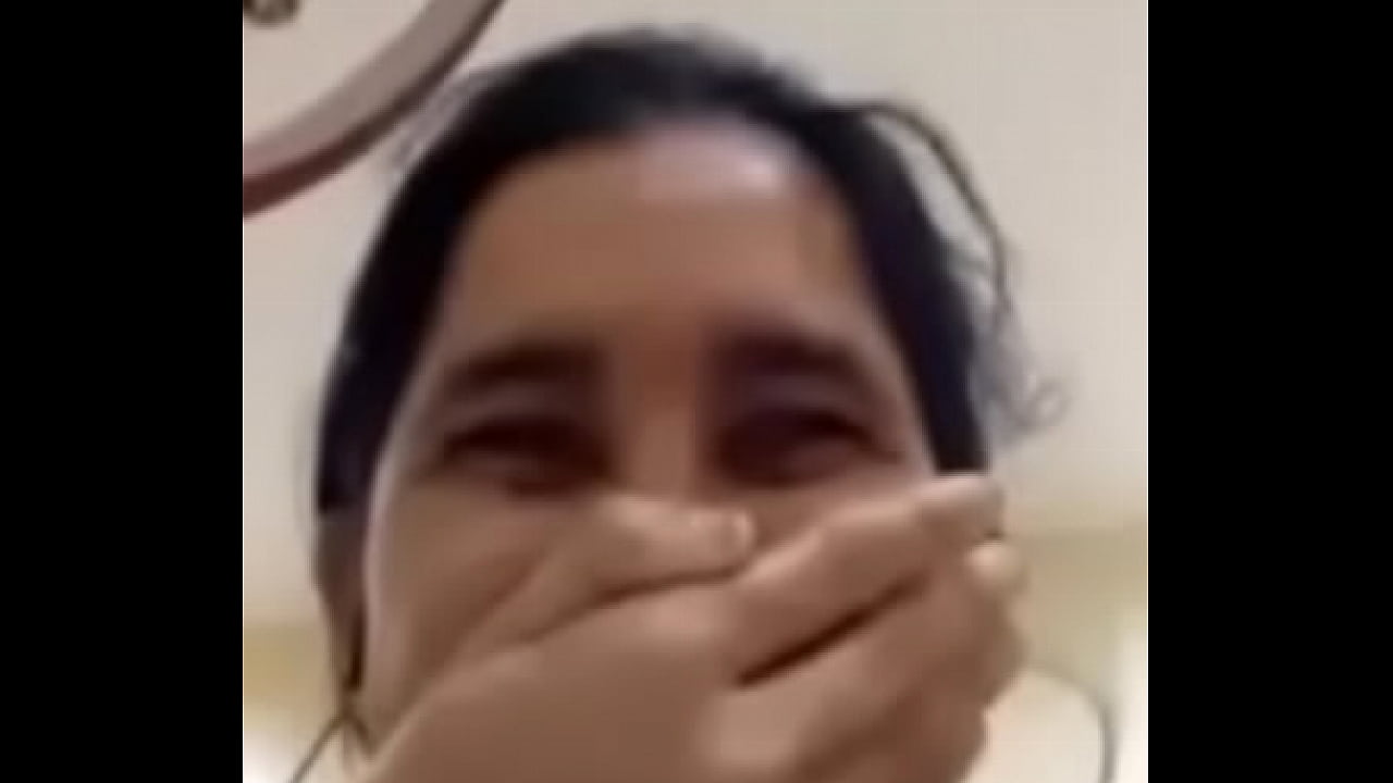 Naheda showing boobs in video call imo