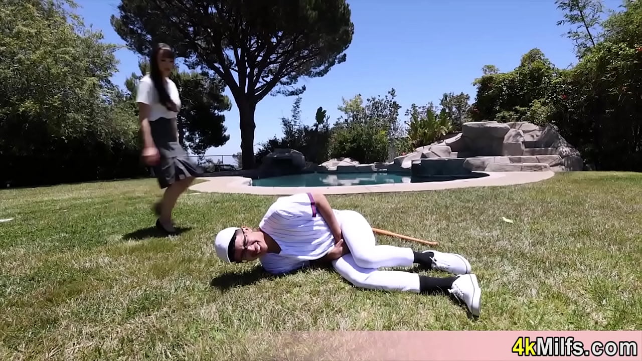 Golfing accident ends in a quickie fuck