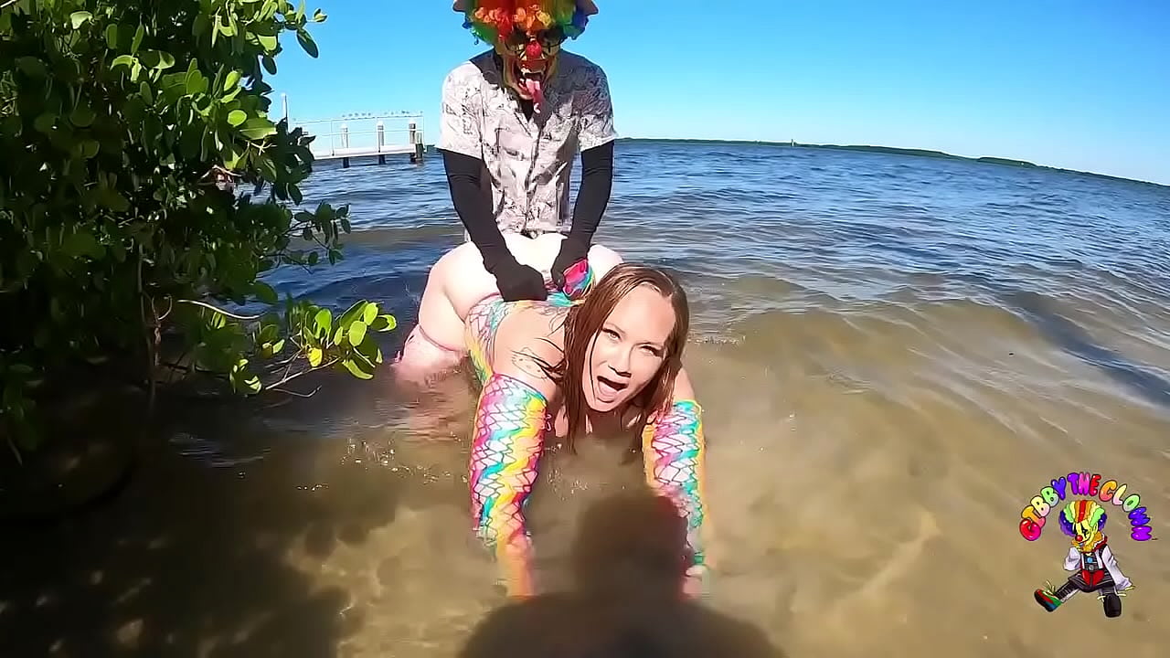 Gibby the clown fucks Tampa whore on the great sea dock
