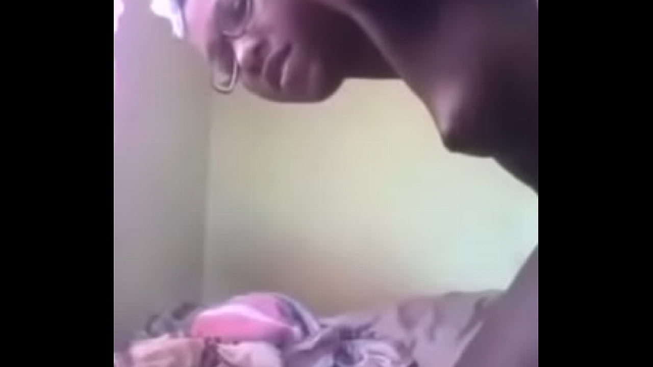 Jamaican fucking her battyhole with hair brush
