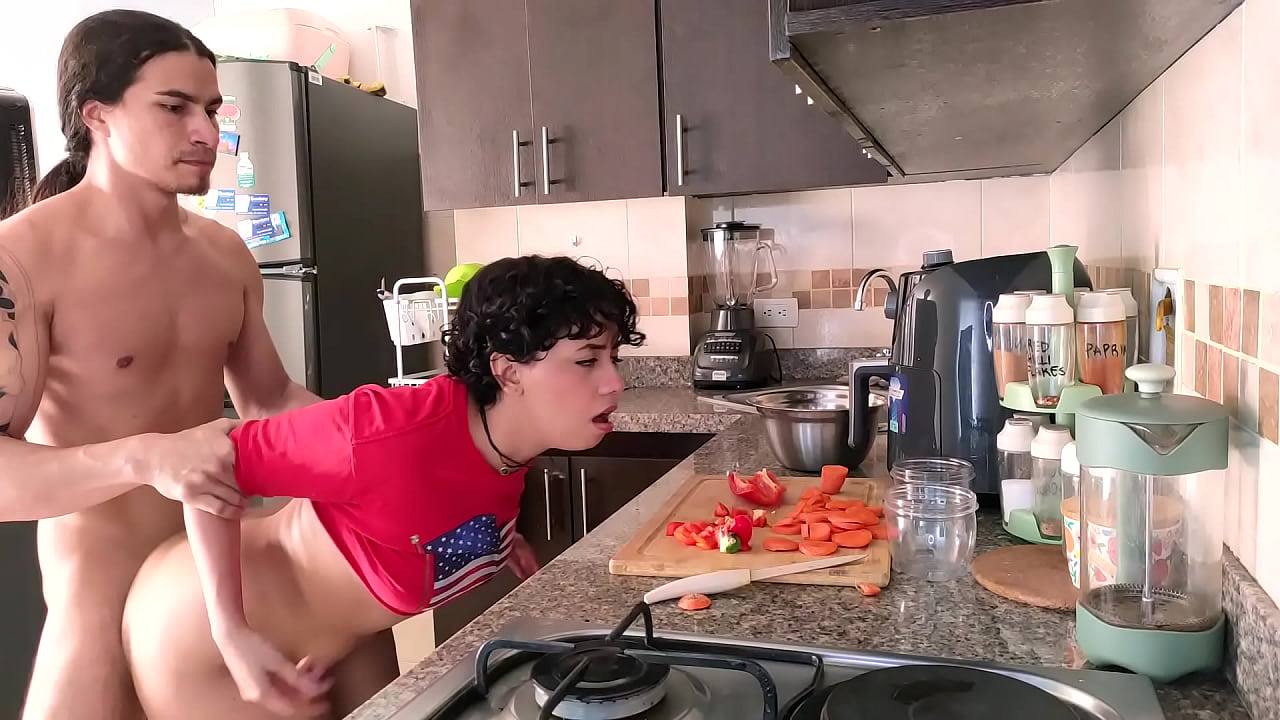 Cutting vegetables while fucking pussy(Preview)