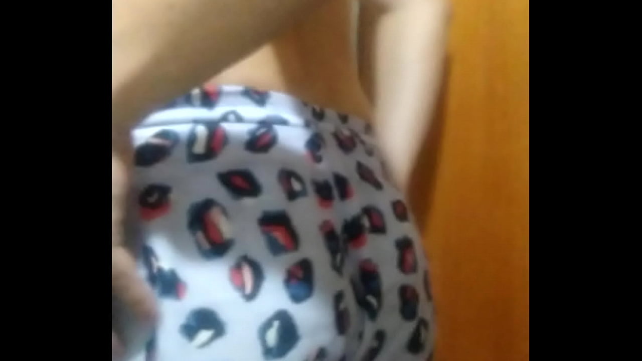 Pantalón cortito y tanga