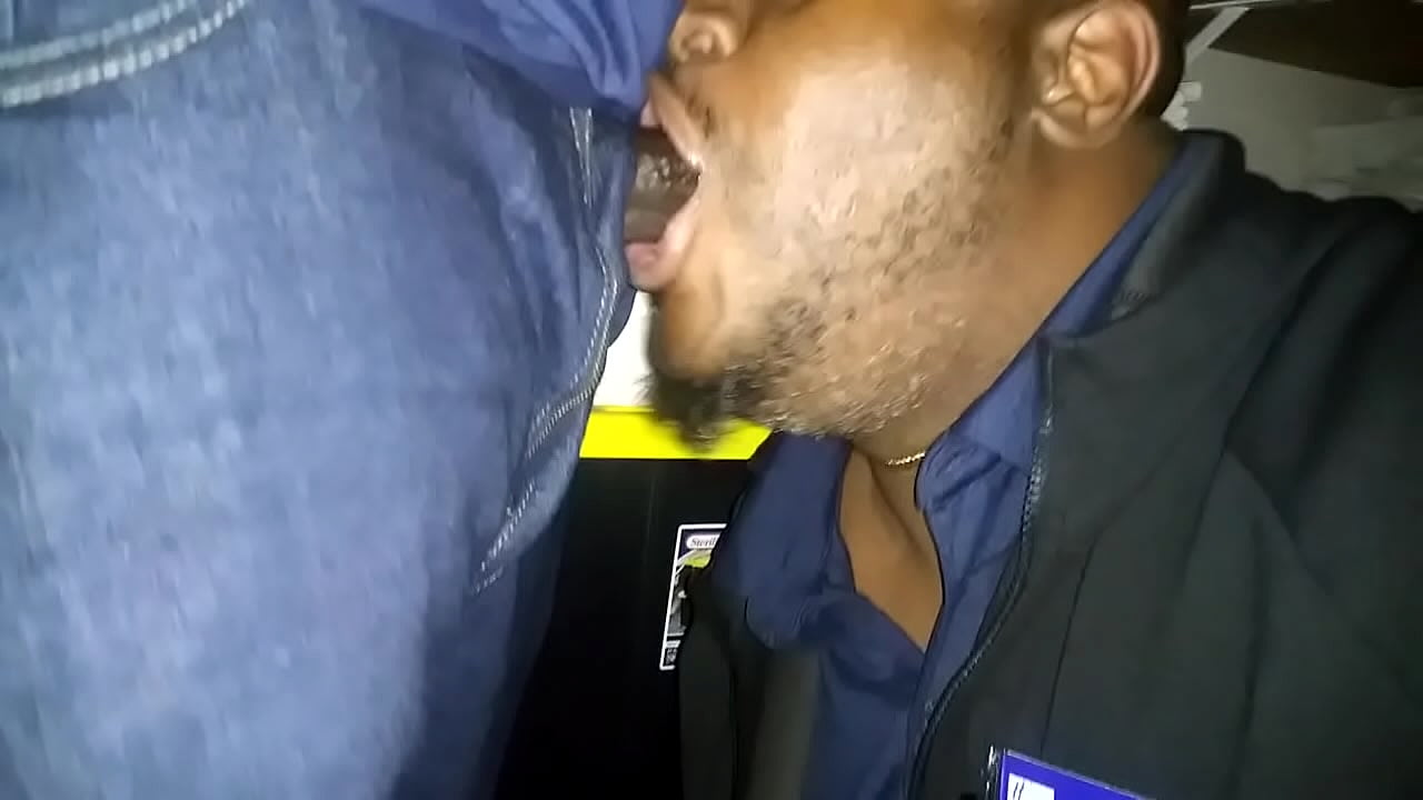 GETTIN SUCKED WHILE HIS GIRL WAS WAITING IN THE CAR