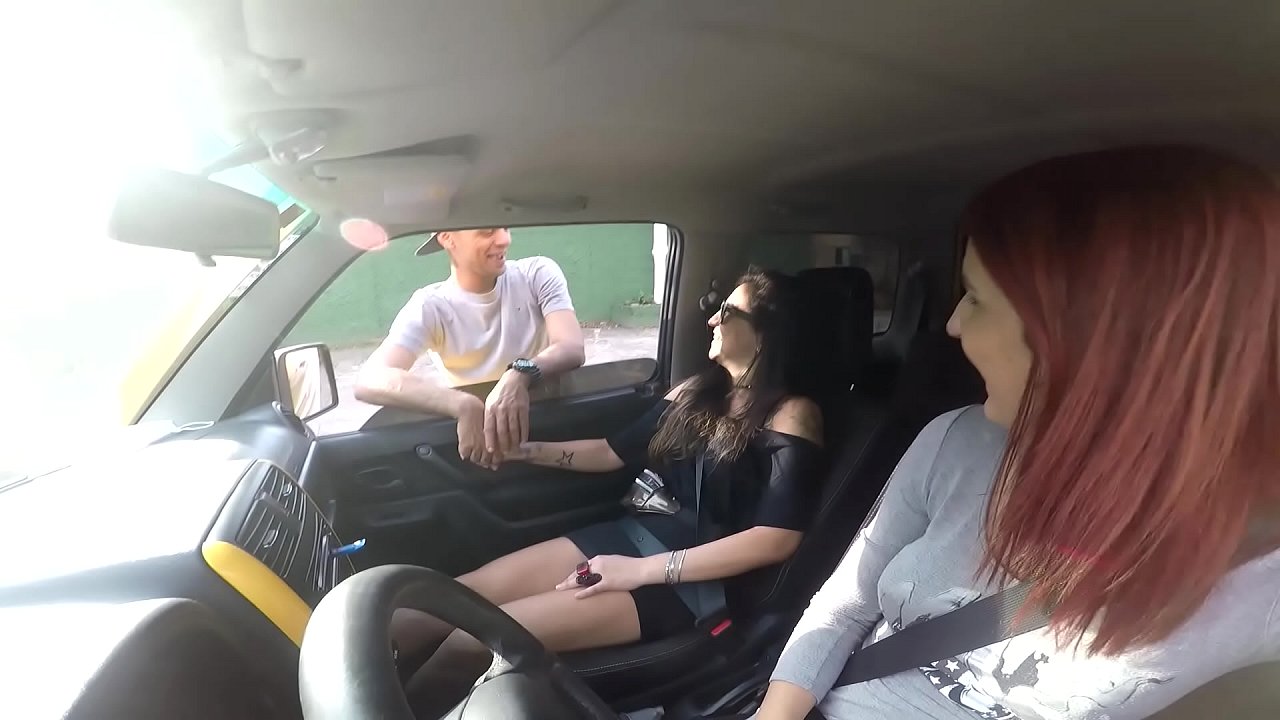 sexo no carro abertado