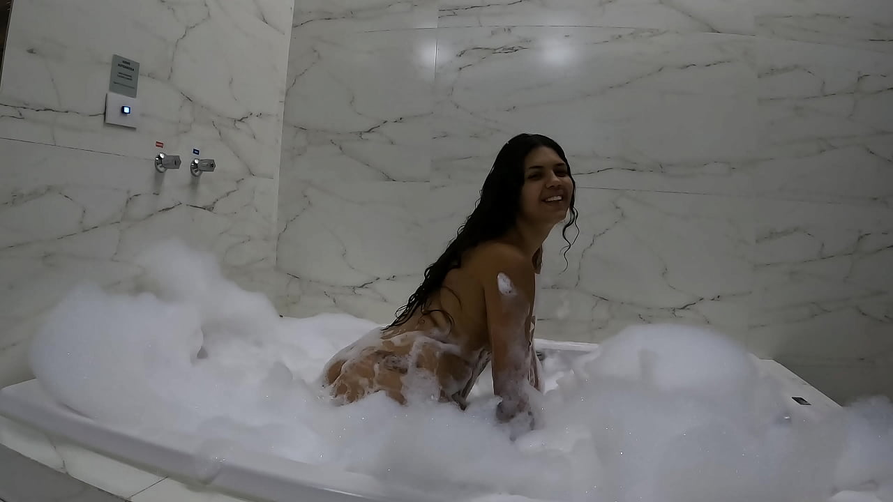 Eu naquele banho sensual de espuma na banheira