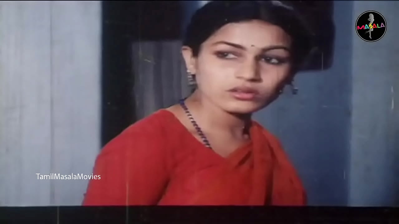 Desi Village Girls Hot Cleavage Show